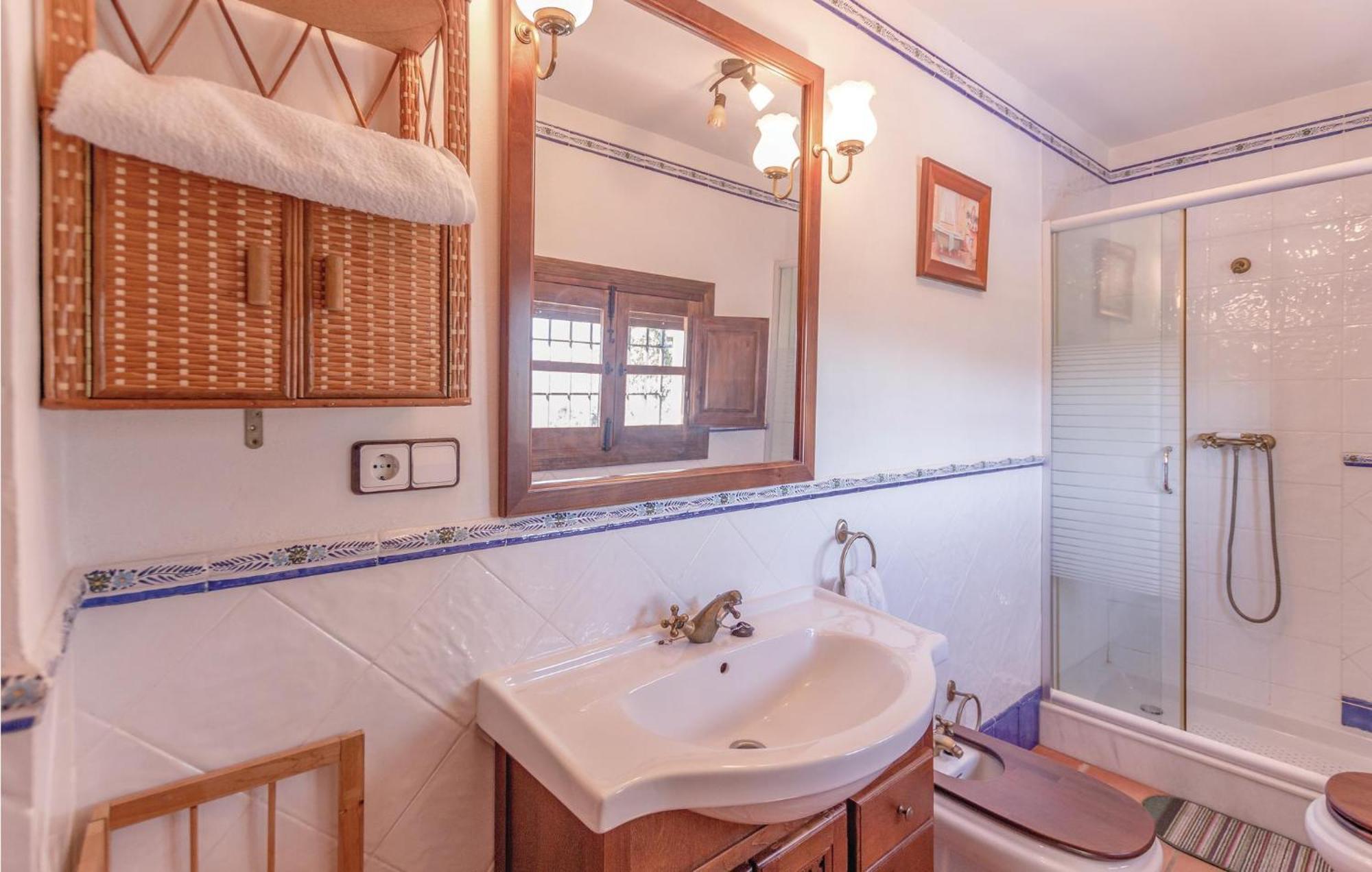 8 Bedroom Lovely Home In Iznajar Luaran gambar