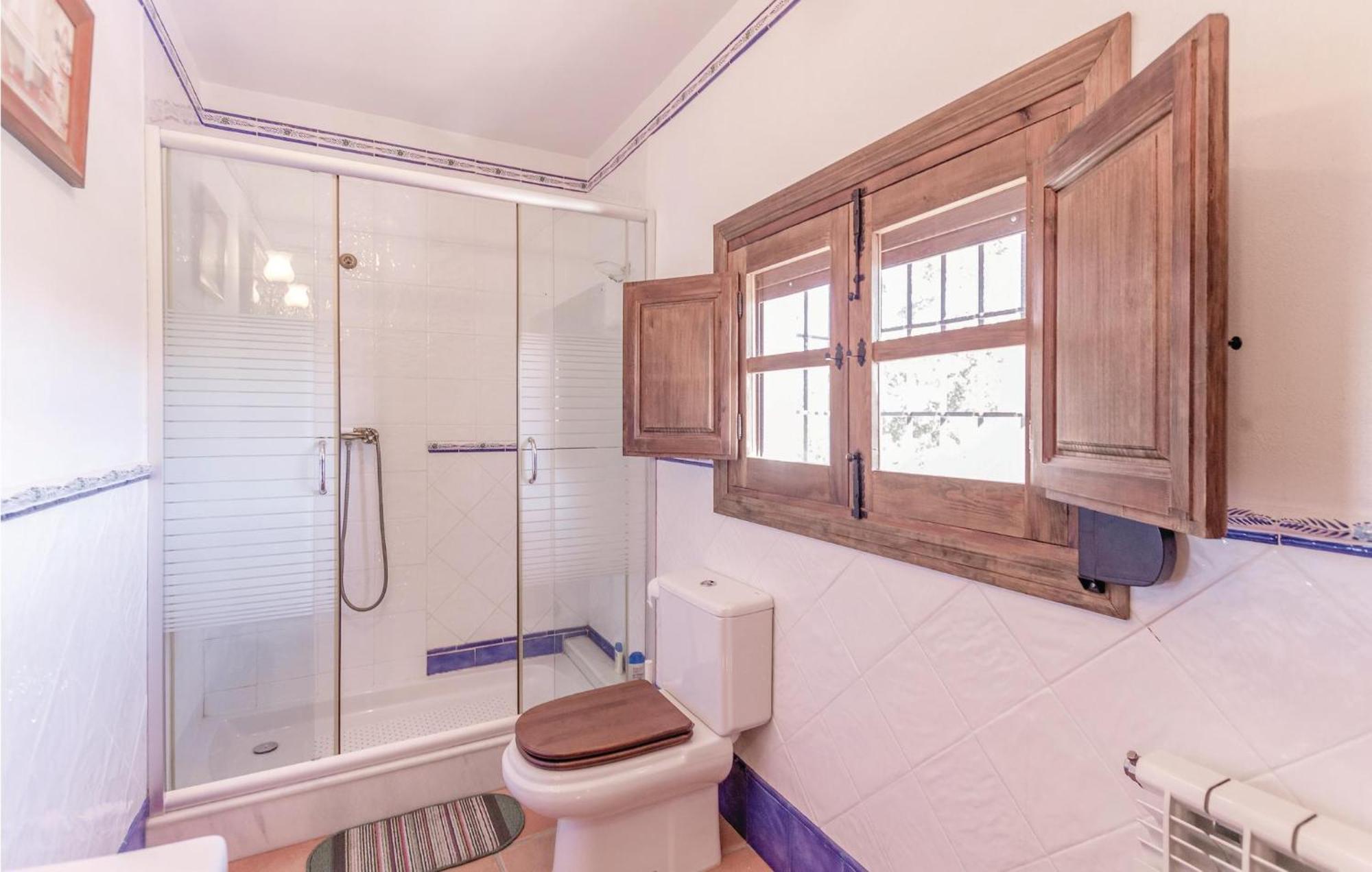 8 Bedroom Lovely Home In Iznajar Luaran gambar