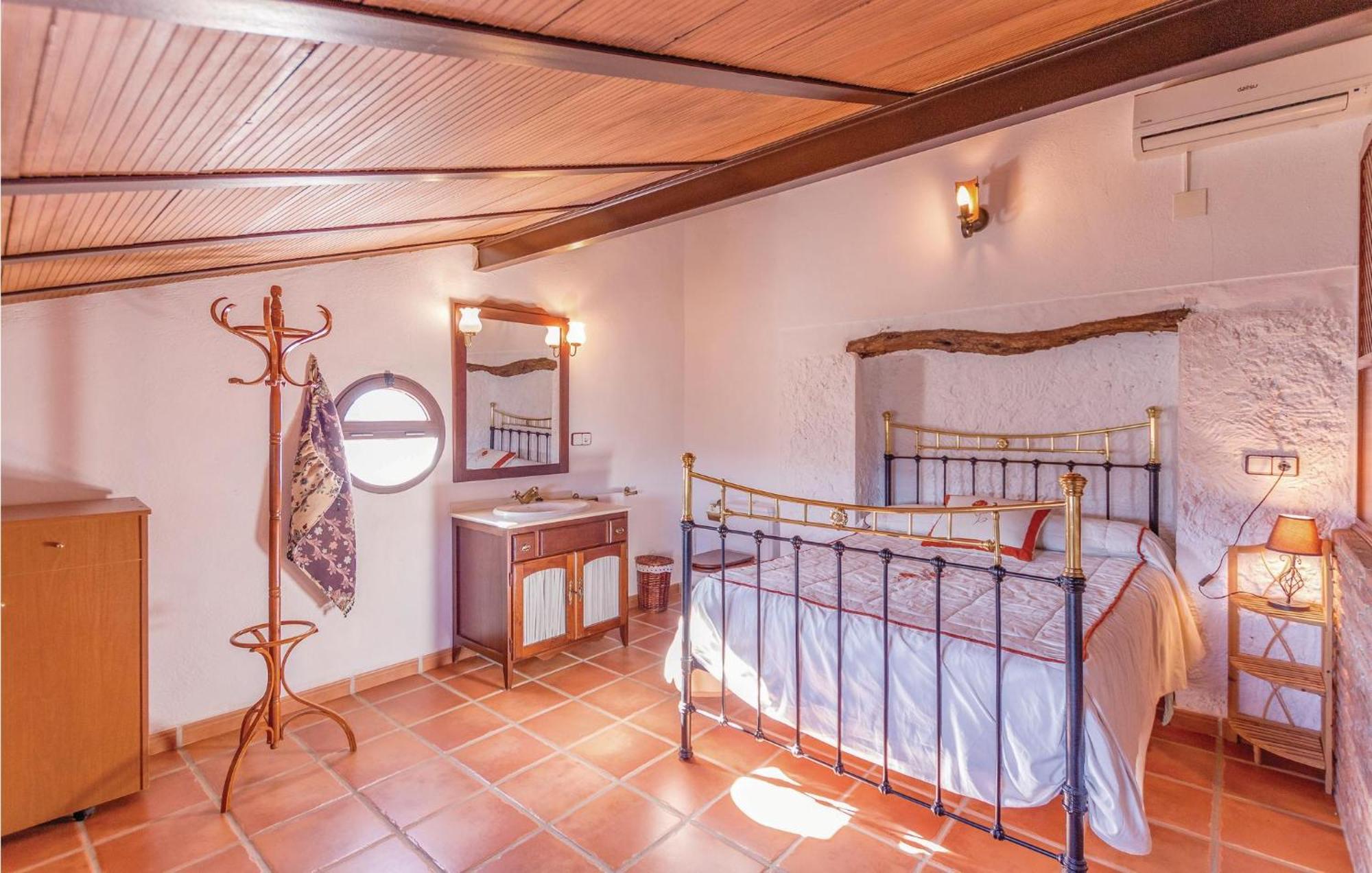 8 Bedroom Lovely Home In Iznajar Luaran gambar