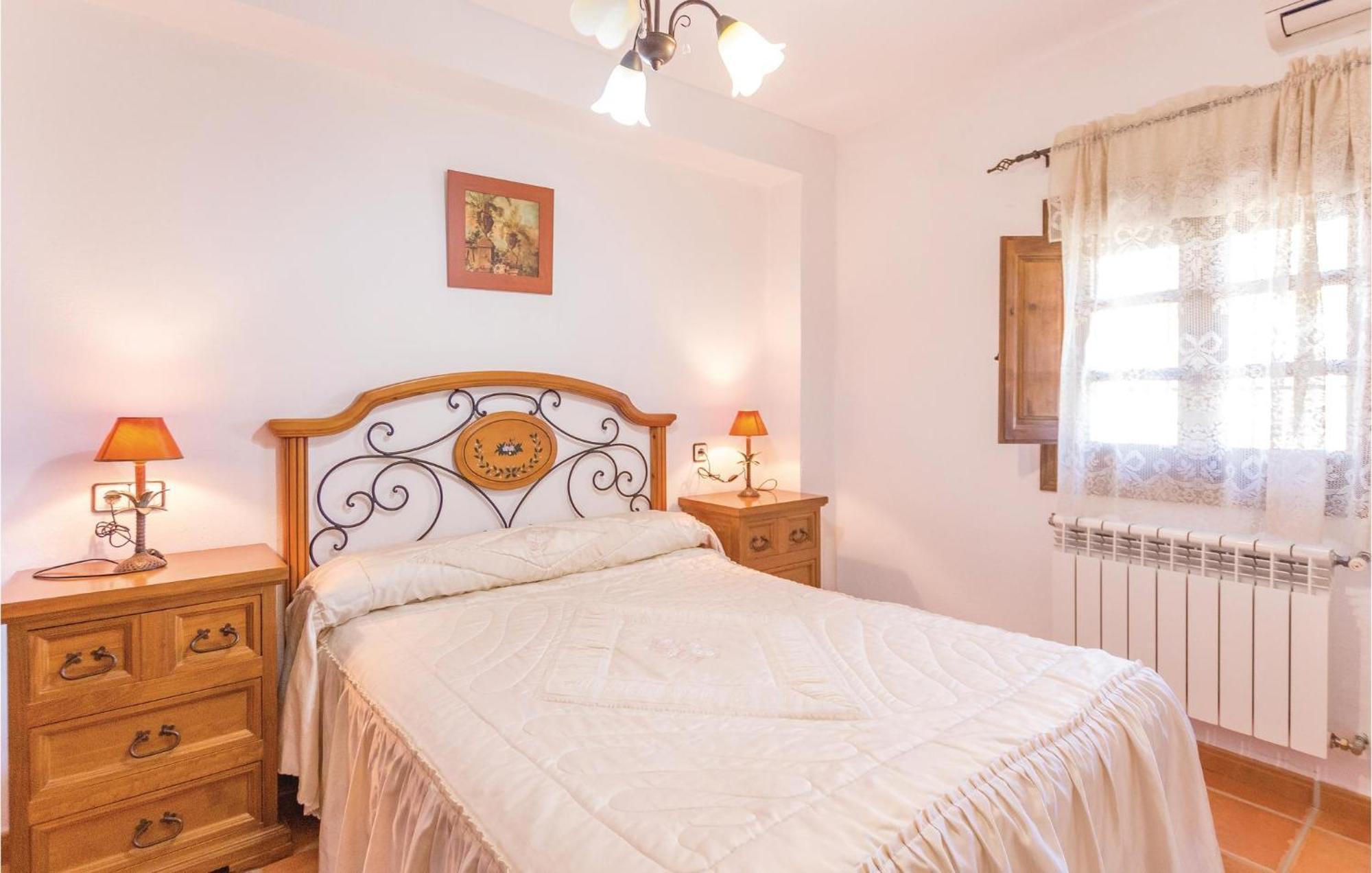 8 Bedroom Lovely Home In Iznajar Luaran gambar
